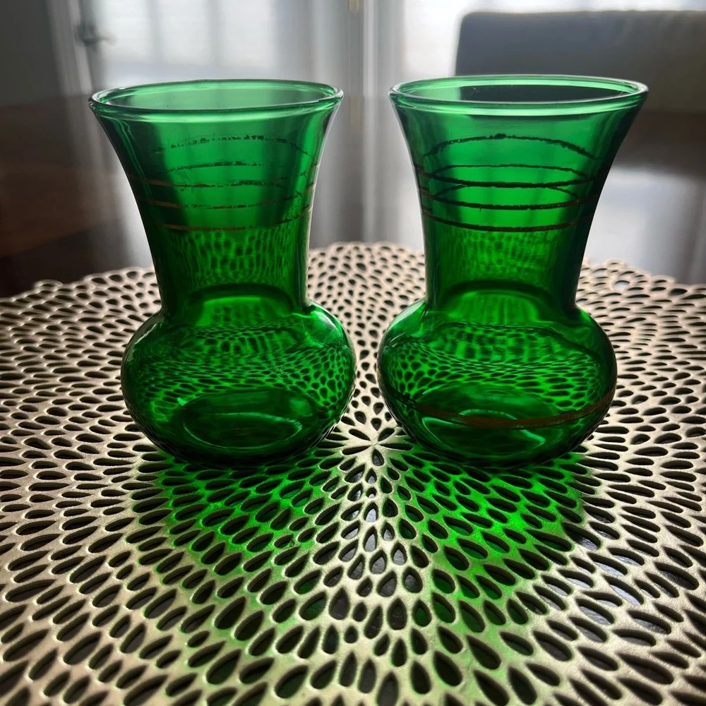 Set of 2 1950s flared bud vase green glass by Anchor Hocking with metallic gold